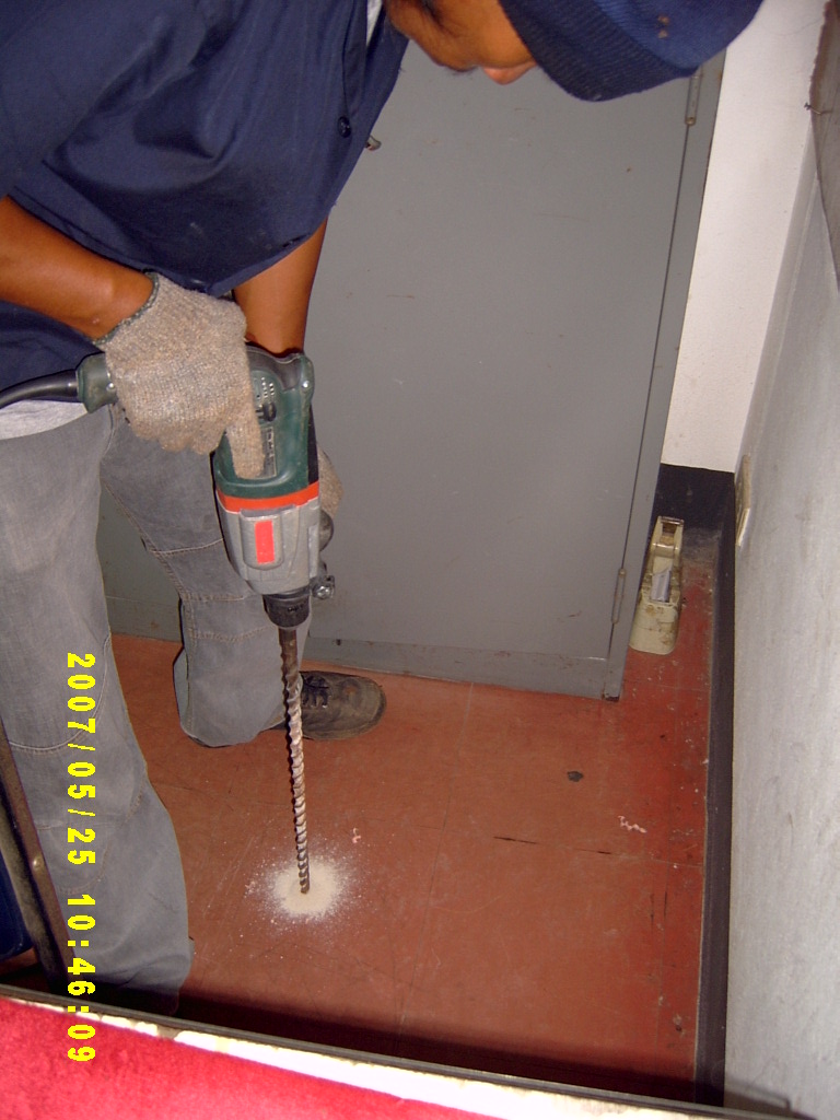 ระยะห่างของรูที่เจาะแต่ละรูประมาณ 1 เมตร