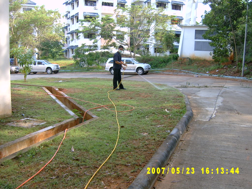 การฉีดพรมน้ำยาภายนอกอาคาร